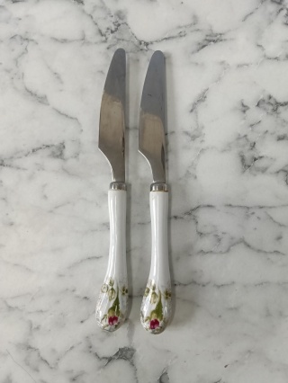 Noze vintage z porcelanowymi rękojeściami złota róża