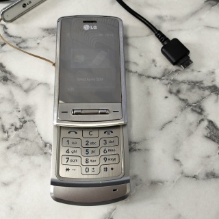 Telefon LG ke970
