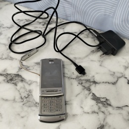 Telefon LG ke970