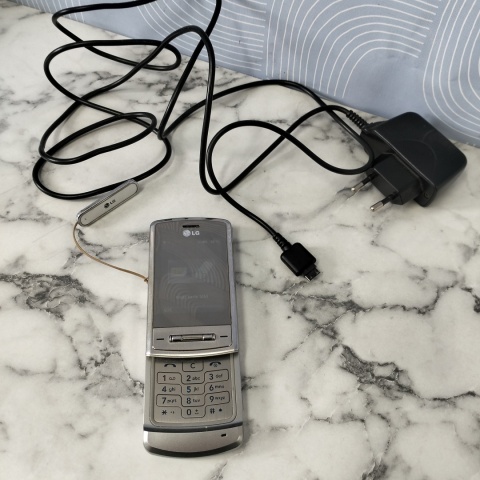 Telefon LG ke970