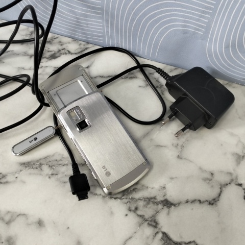 Telefon LG ke970