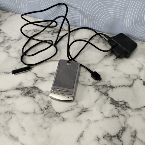 Telefon LG ke970