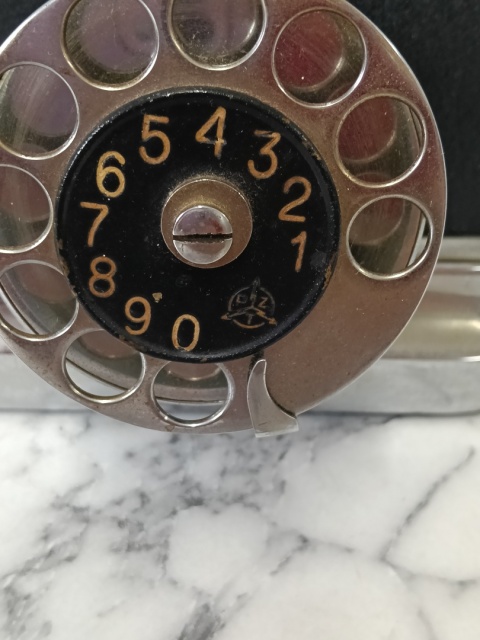 Antyczny telefon PNT
