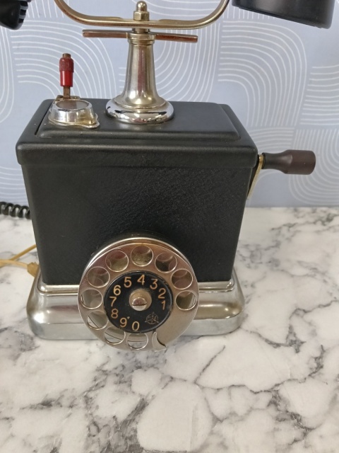 Antyczny telefon PNT