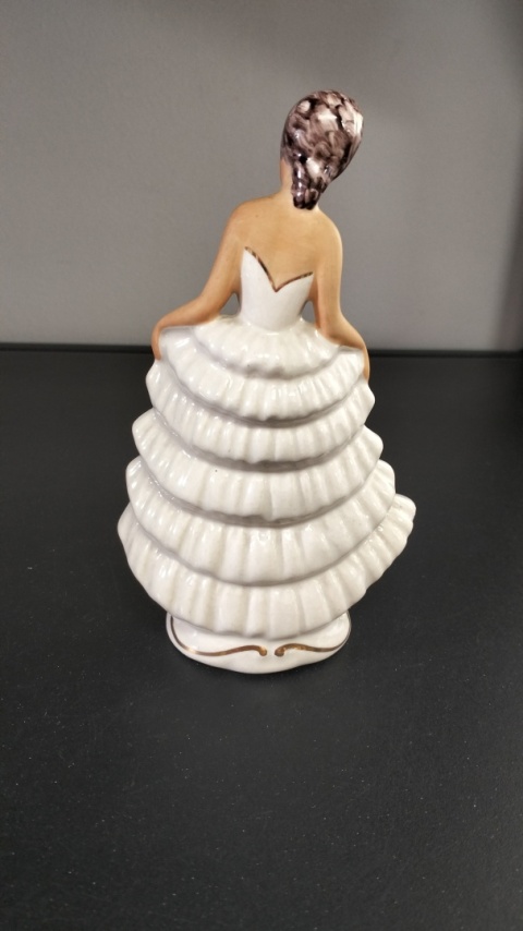 Figurka porcelanowa Dama w ukłonie Jan Jezela