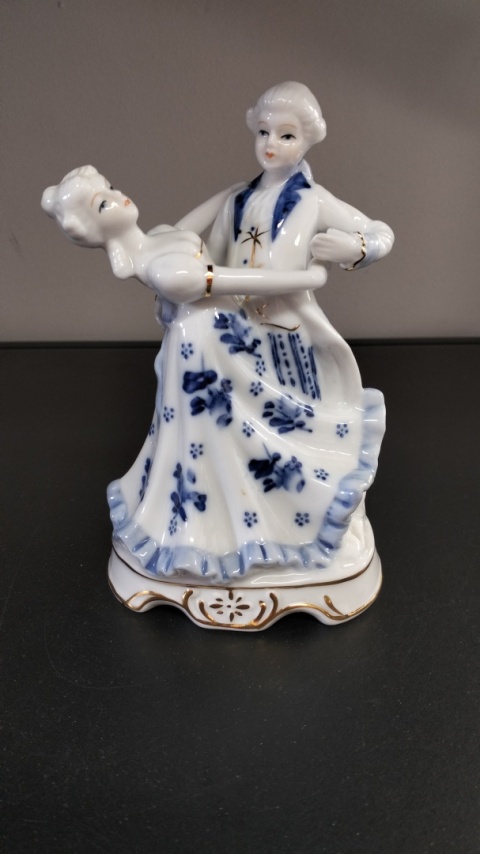 Figurka porcelanowa dworska para w tańcu