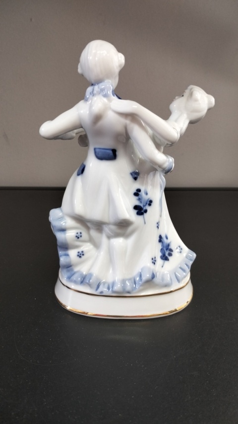 Figurka porcelanowa dworska para w tańcu