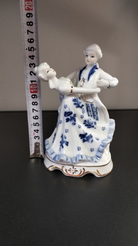 Figurka porcelanowa dworska para w tańcu