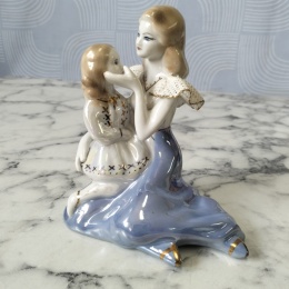 Porcelanowa figurka matka z dzieckiem Połonne