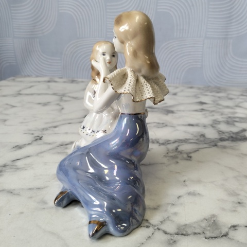 Porcelanowa figurka matka z dzieckiem Połonne