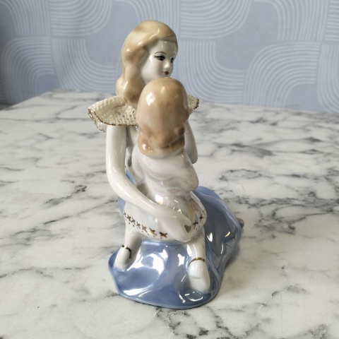 Porcelanowa figurka matka z dzieckiem Połonne