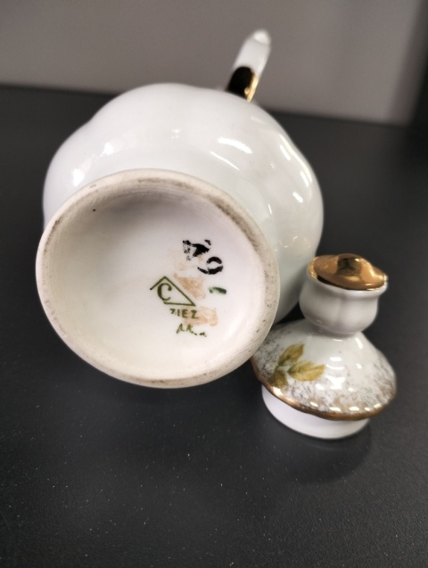 Dzbanuszek na ocet oliwę porcelana Chodzież