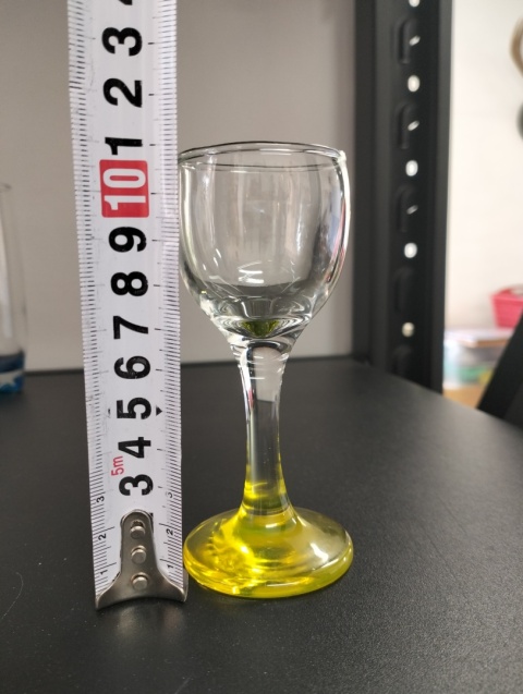 Eleganckie kieliszki do wódki kolorowe stopki 6 sztuk