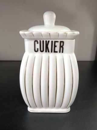 Porcelanowy pojemnik na cukier