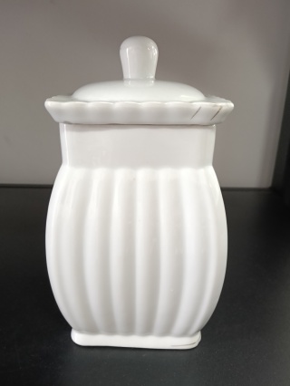 Porcelanowy pojemnik na cukier