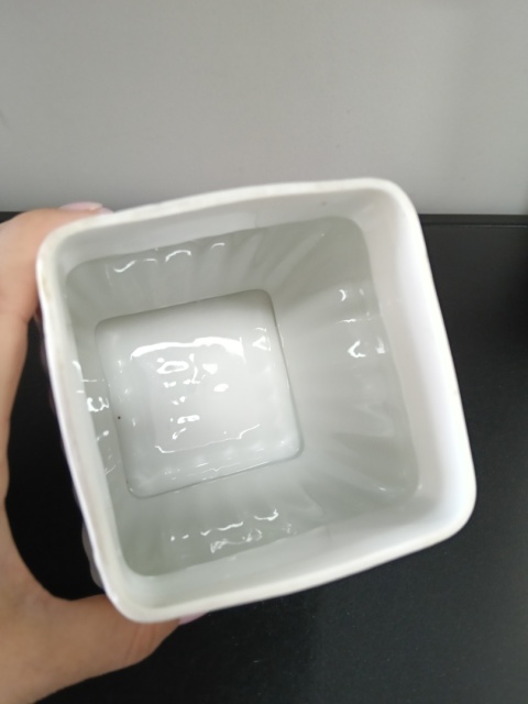 Porcelanowy pojemnik na cukier