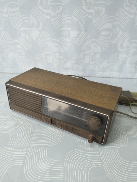 Stare radio Unitra z anteną