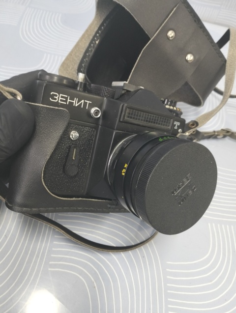 Stary aparat fotograficzny Zenit ET z obiektywem Helios super stan
