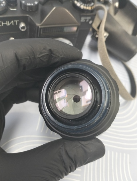 Stary aparat fotograficzny Zenit ET z obiektywem Helios super stan