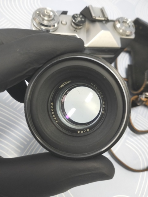 Stary aparat fotograficzny Zenit z obiektywem