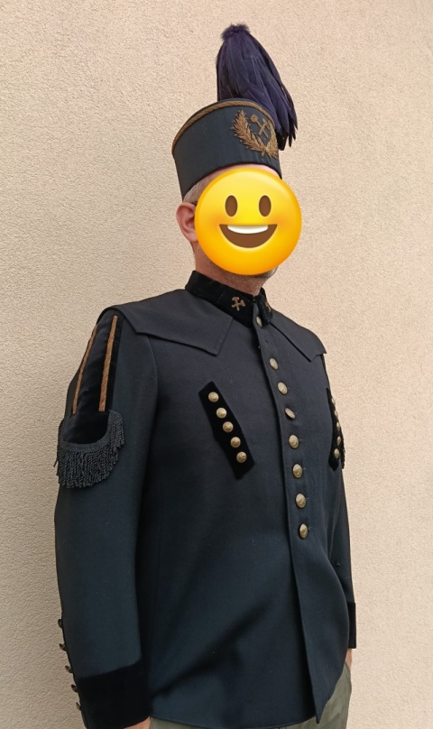 Stary mundur górniczy wraz z czapką gorniczą