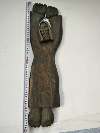 Drewniana rzeźba Chrystus