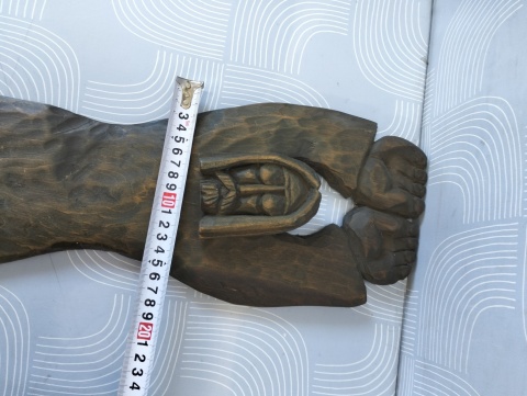 Drewniana rzeźba Chrystus