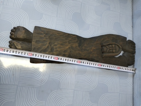 Drewniana rzeźba Chrystus