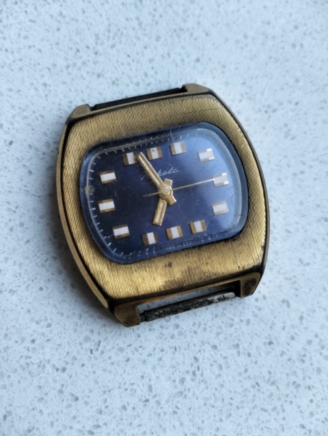 Stary zegarek nakręcany Raketa