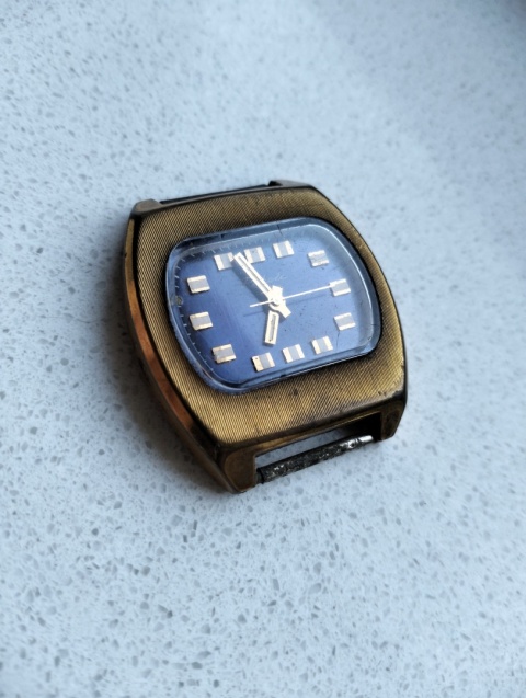 Stary zegarek nakręcany Raketa