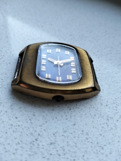 Stary zegarek nakręcany Raketa