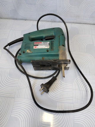 Wyrzynarka Makita 4323
