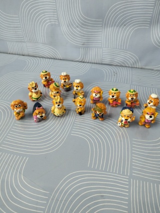 Kolekcjonerskie figurki Kinder Leo Venturas całość