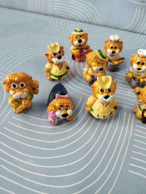 Kolekcjonerskie figurki Kinder Leo Venturas całość