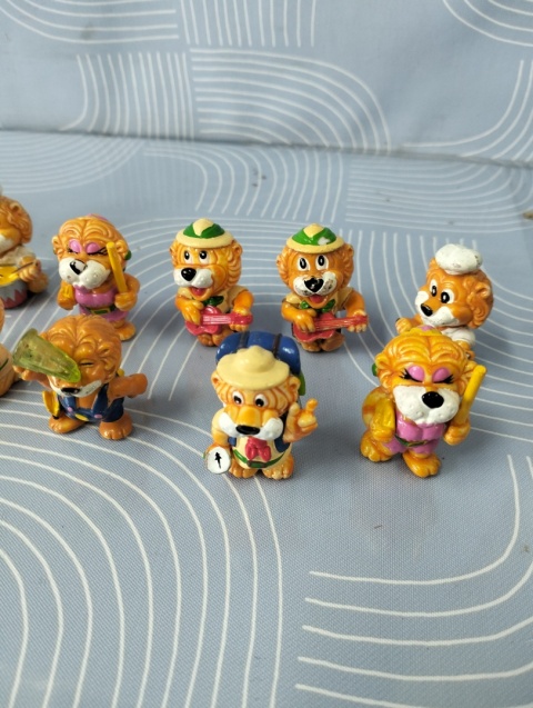 Kolekcjonerskie figurki Kinder Leo Venturas całość