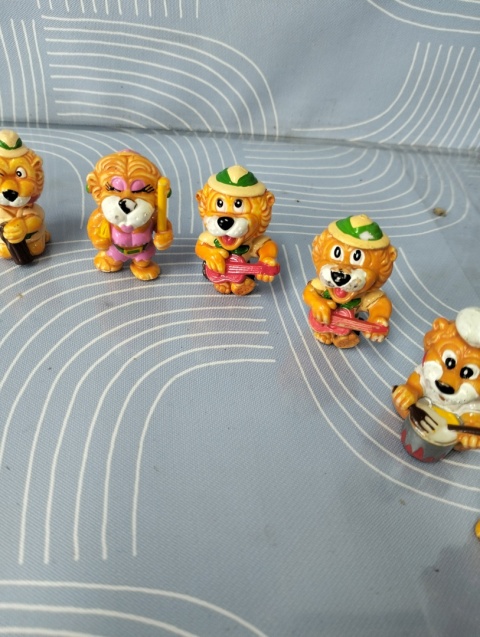 Kolekcjonerskie figurki Kinder Leo Venturas całość