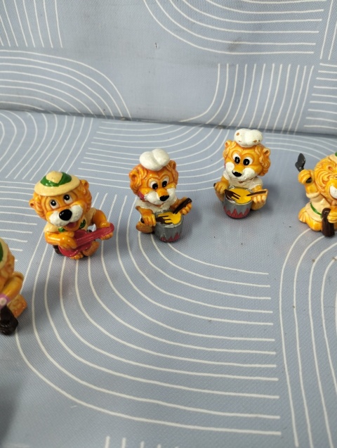 Kolekcjonerskie figurki Kinder Leo Venturas całość