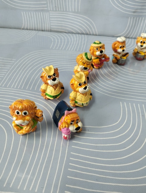 Kolekcjonerskie figurki Kinder Leo Venturas całość