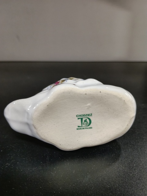 Mała figurka porcelanowa łabędź złota róża