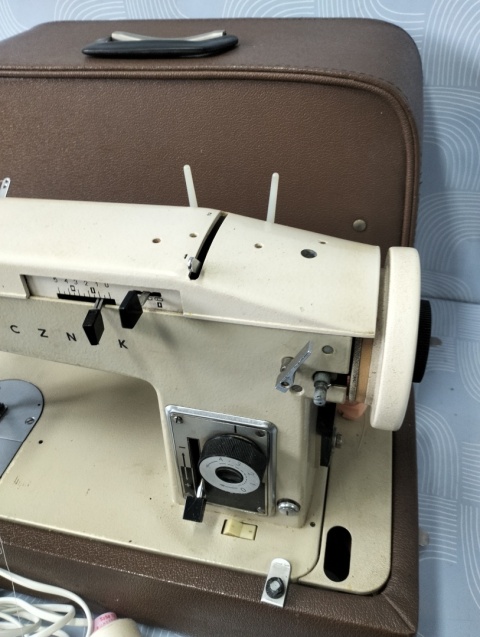 Maszyna do szycia Łucznik. Model 451.