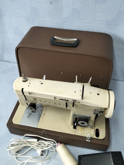Maszyna do szycia Łucznik. Model 451.