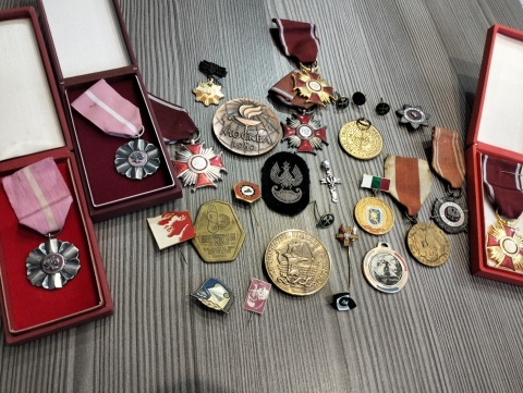 Odznaczenia przypinki medale