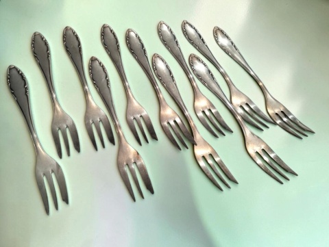 Piękne sztućce deserowe platerowane 11 sztuk