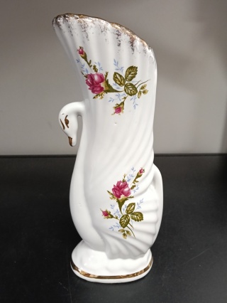 Wazon łabędź porcelana złota róża
