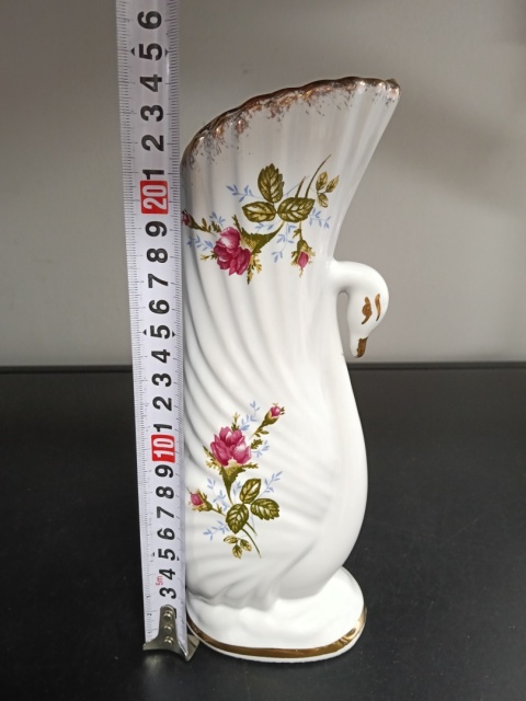 Wazon łabędź porcelana złota róża