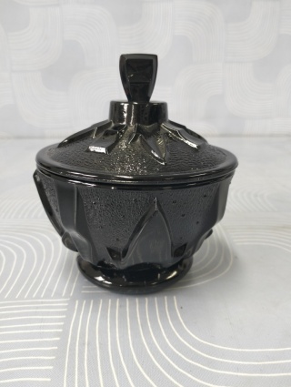 Cukiernica bomboniera hialitowa Art Deco Hortensja