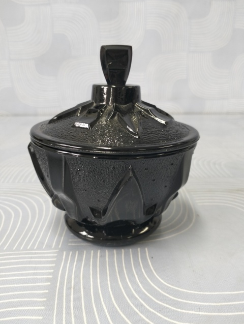 Cukiernica bomboniera hialitowa Art Deco Hortensja