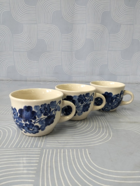 Filiżanki fajans Włocławek niebieskie kwiaty