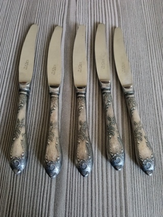 Ładne noże platerowane 5 sztuk s44