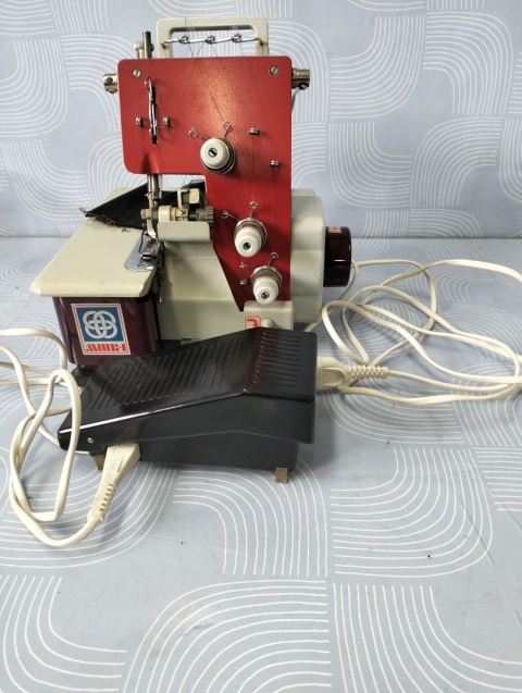 Maszyna do szycia Overlock
